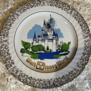Walt Disney World Disneyland Cinderella's Castle Collectible Hanging Plate